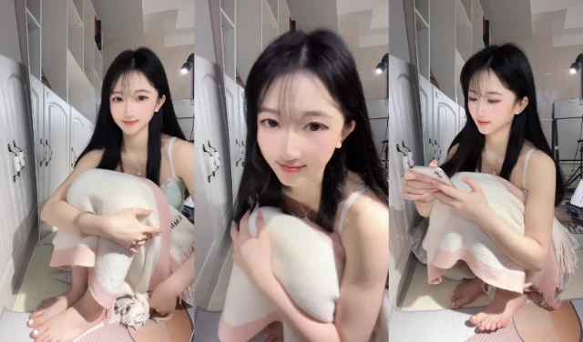 长发白皙美足好身材美女